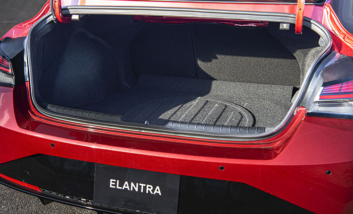 Khoang hành lý Elantra